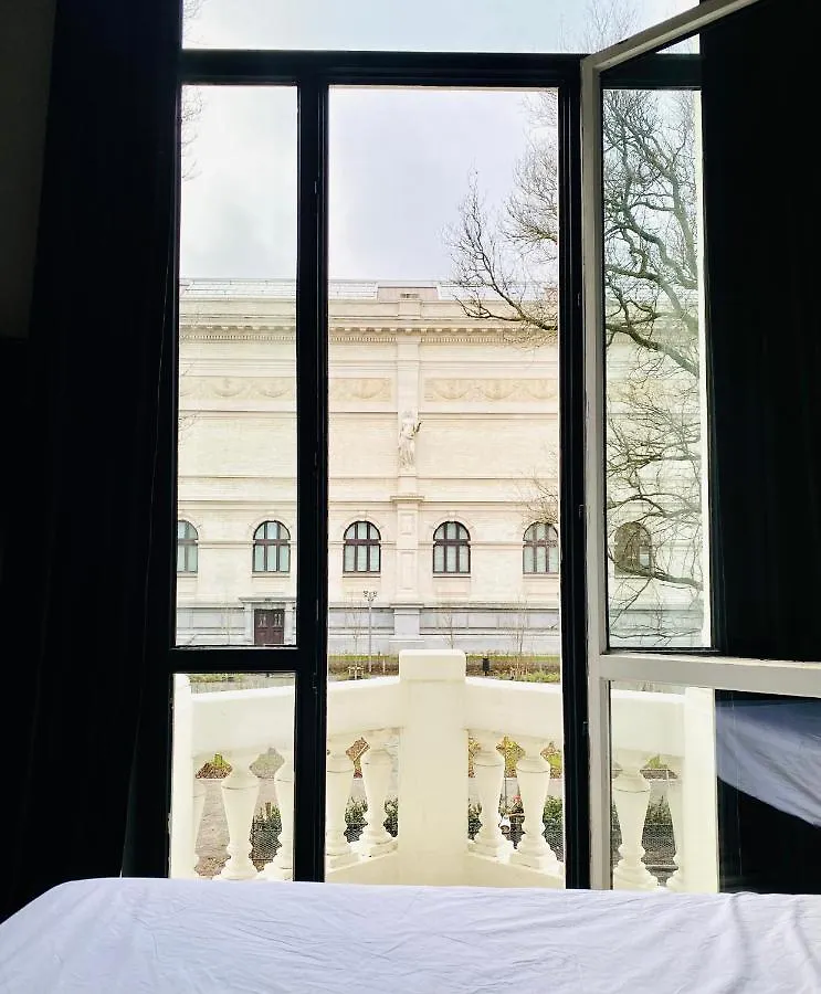 Antwerp Museum Suites בית הארחה